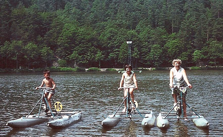 Tjoan and his sister and mother on watercycles